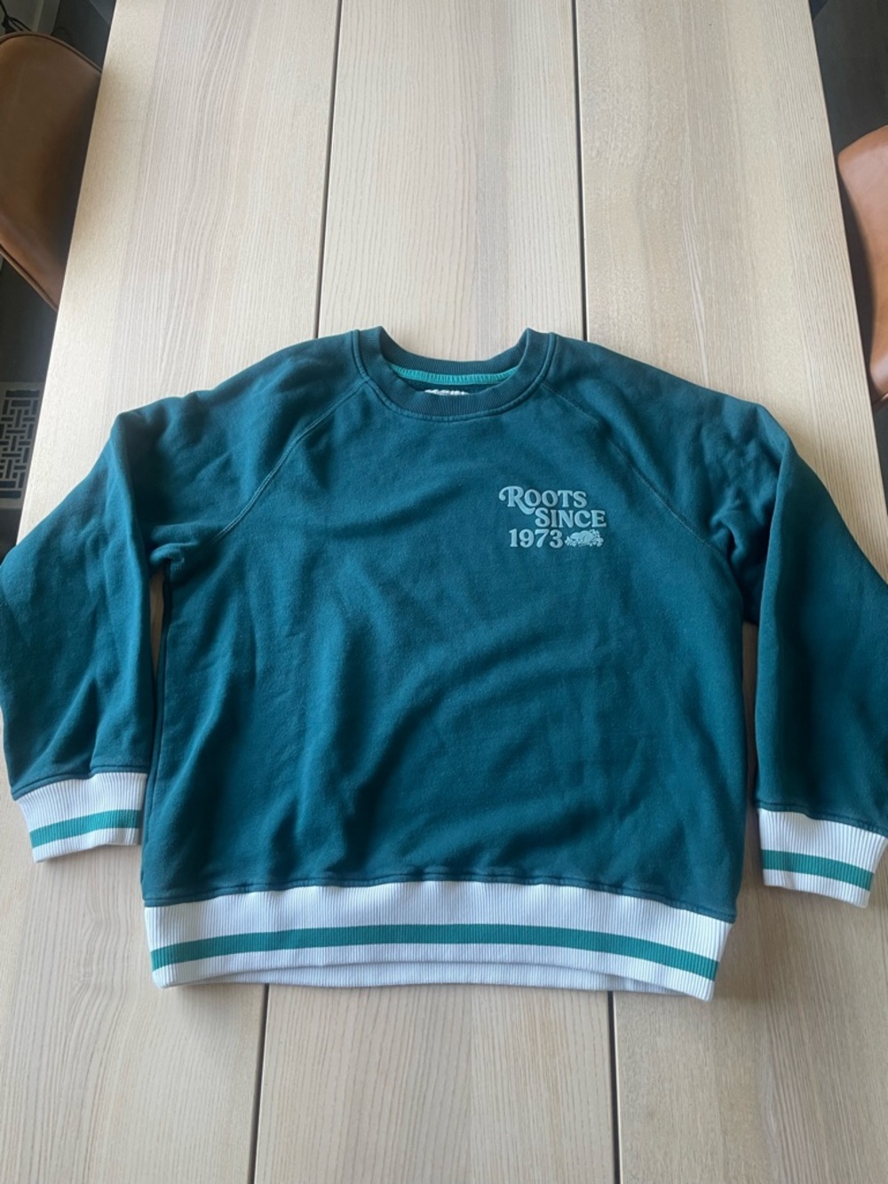 Roots Cabin crew neck sweatshirt adults size large teal and white cuffs Roots73